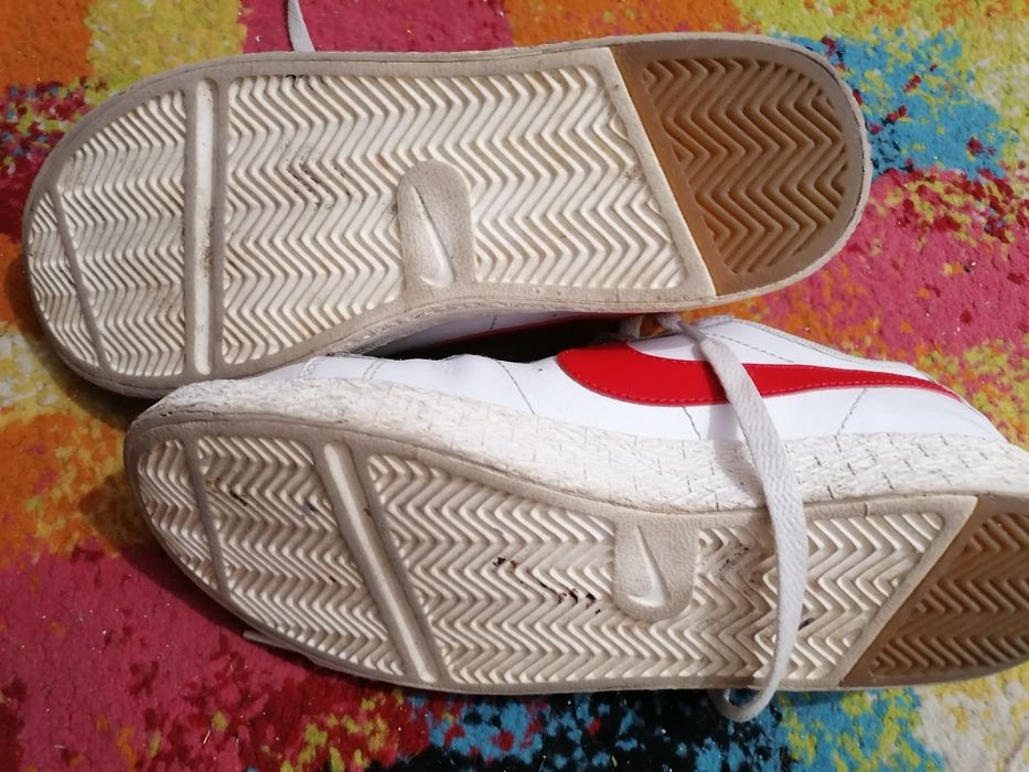 Vând adidași pentru fete