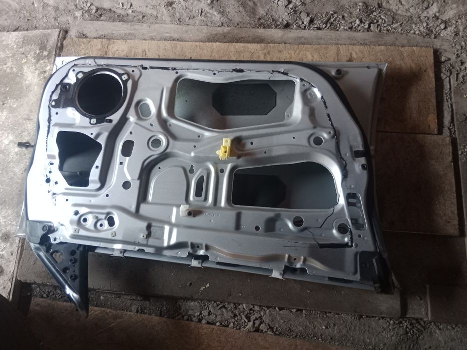 Левый передний дверь Субару Легаси 2006