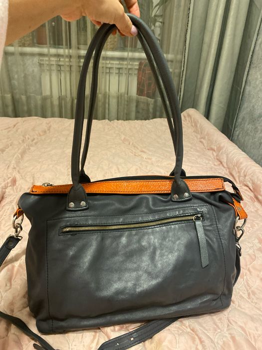 Сумка кожанная продаеться