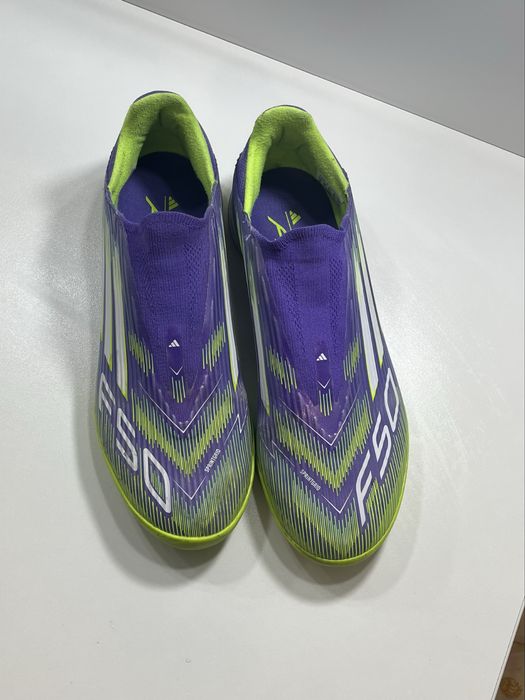 Ghete de fotbal adidasi