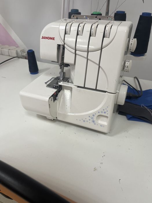 Оверлог janome RE73