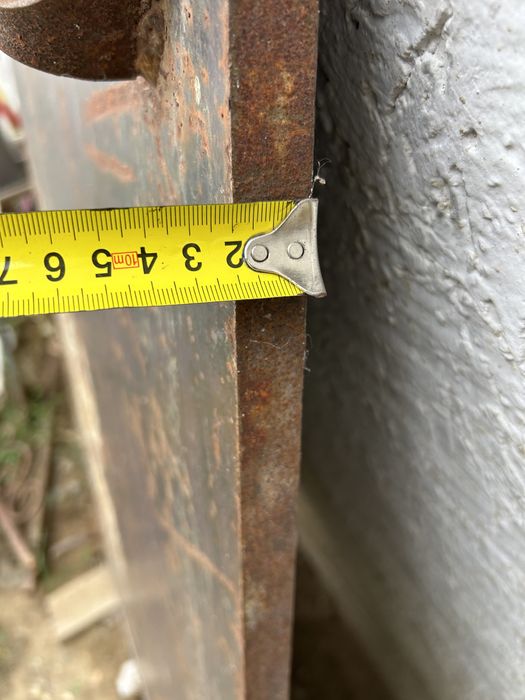 Продаю бочку ёмкост 1 тонник и столба деревянная