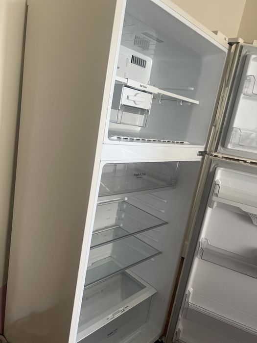 Продам большой холодильник LG