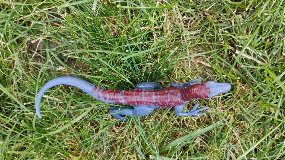 Динозавър velociraptor blue