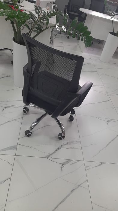 Офисные кресла продам