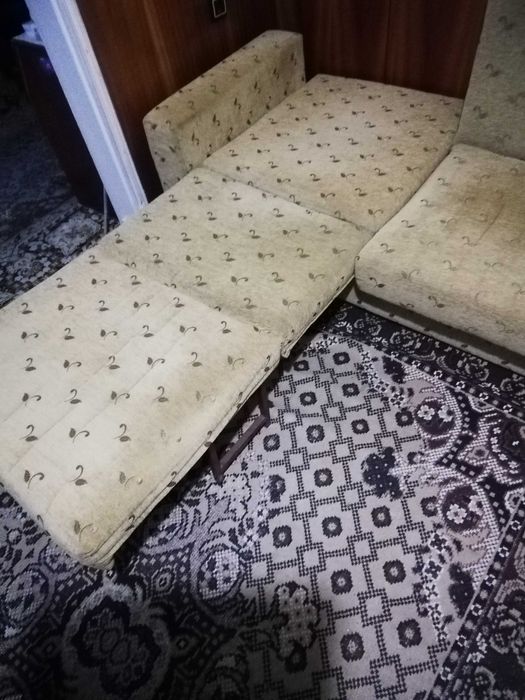 Разтегателен диван двойка