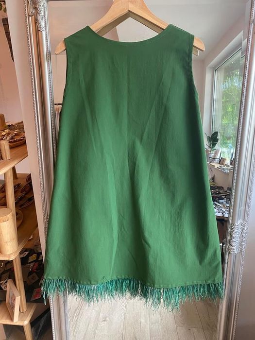 Рокля с пера в зелено