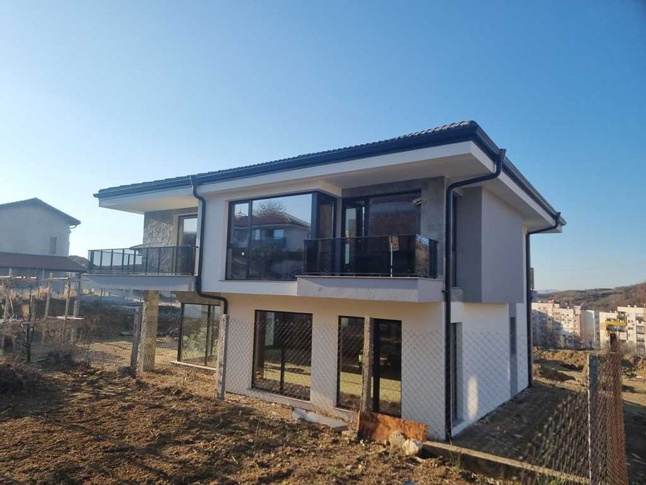 Луксозна къща за продажба