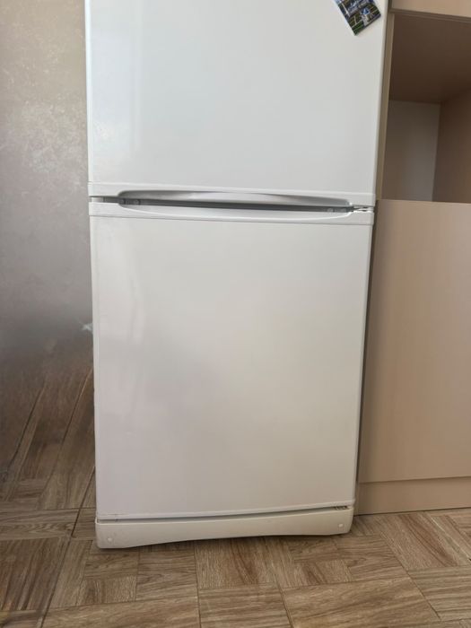 Холодильник Indesit