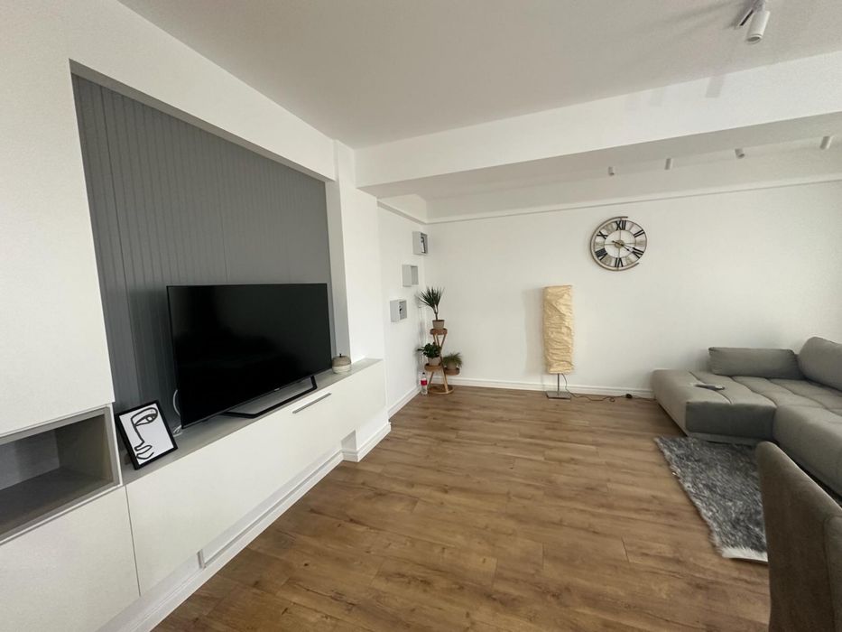 Inchiriez apartament