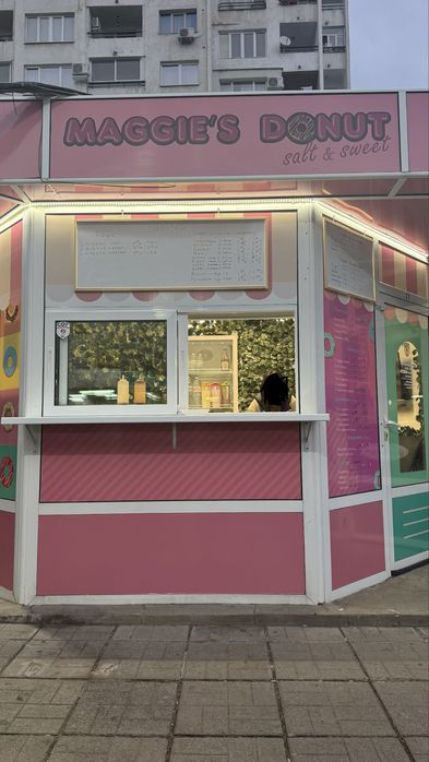 Преодстъпва се работещ ,оборудван павилион за бързо хранене