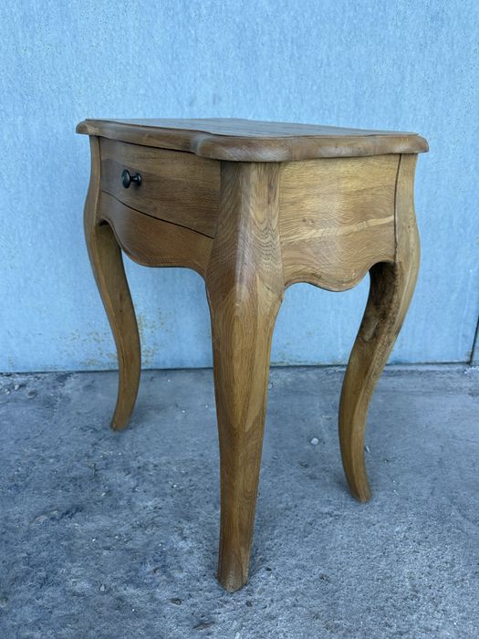 Масивно дъбово bedside table / нощно шкафче във френски стил