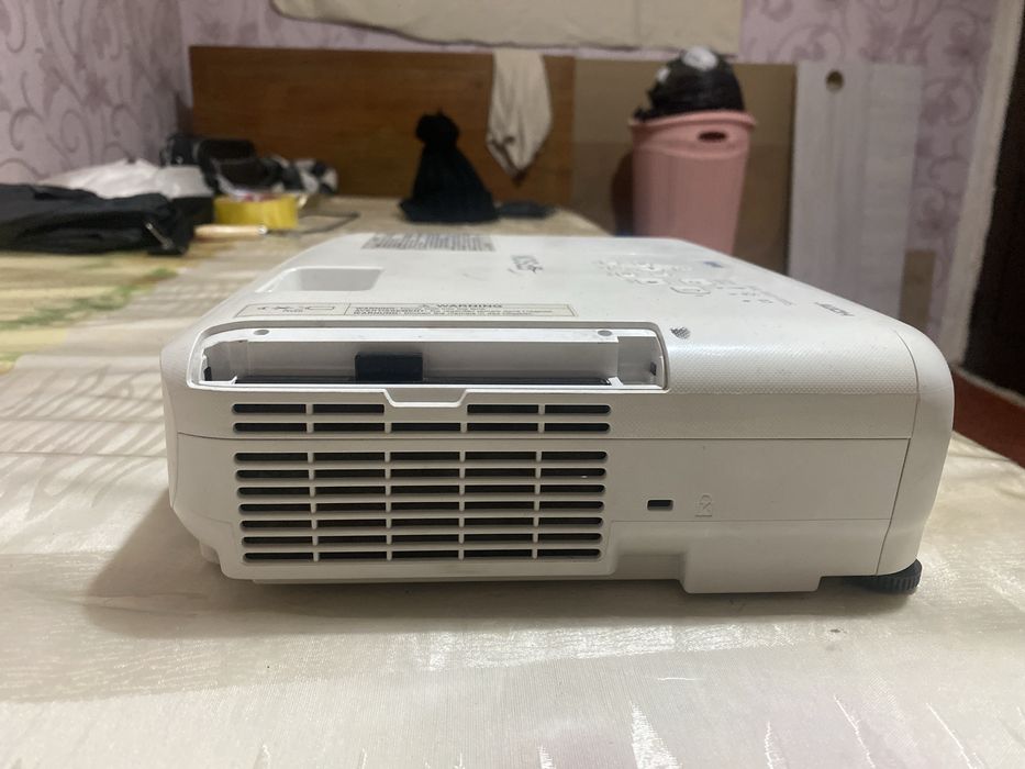 Proektor Epson Rasimda bor xammasi narxini kelishamiz