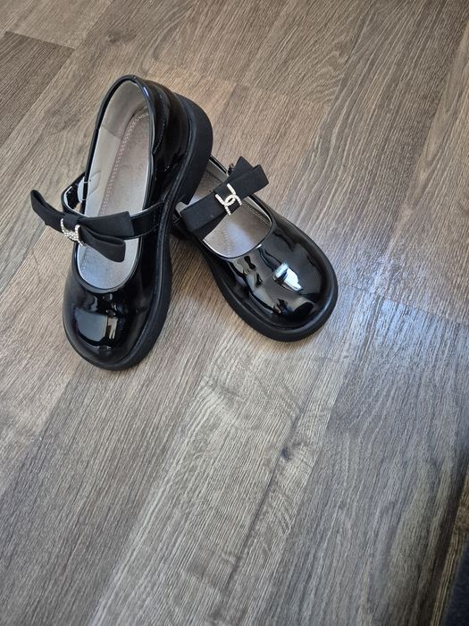 Pantofi negrii pentru  fete