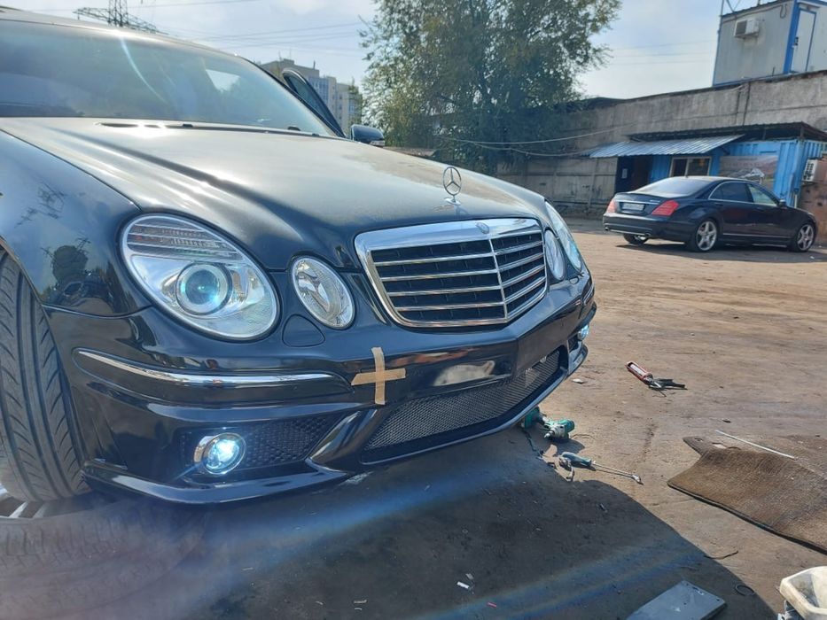 Продам передний бампер на Мерседес Е-211