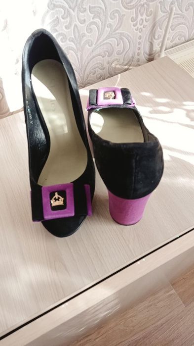 Продам женские туфли