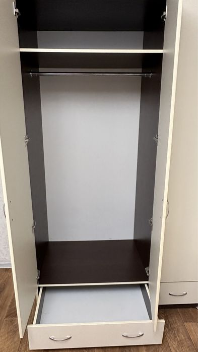 Белый шкаф спальный