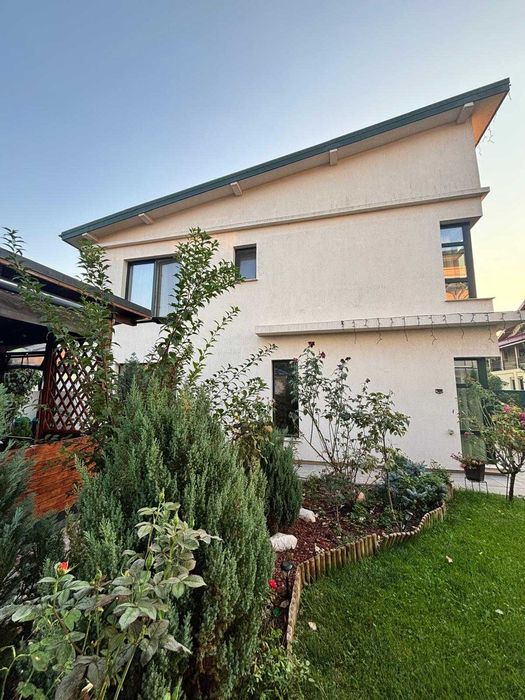 CASA INDIVIDUALA-ZONA SELECTA - PADURE SI LAC ( foisor, gratar, beci, terase si curte amenajata- proximitate Penny/saloane beauty si spalatorie))