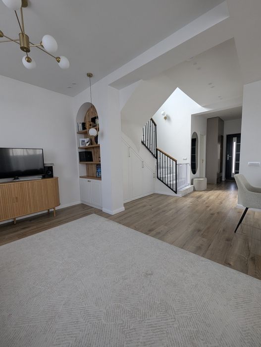 Vând casa premium  în cartier Arcasilor