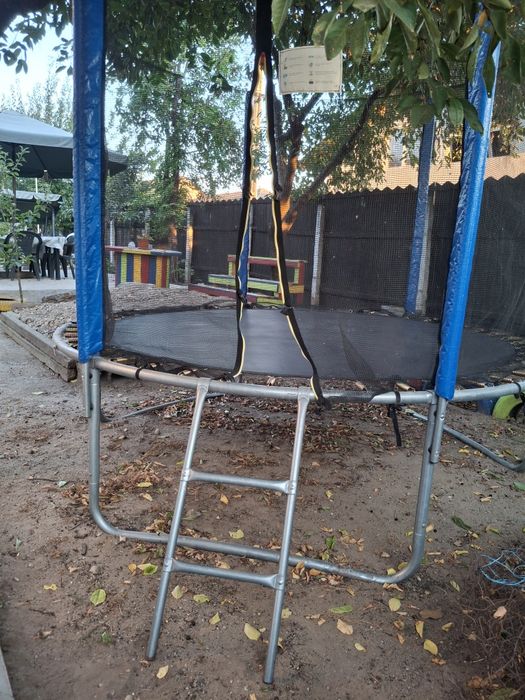 Vând trambulină  in  stare foarte bună