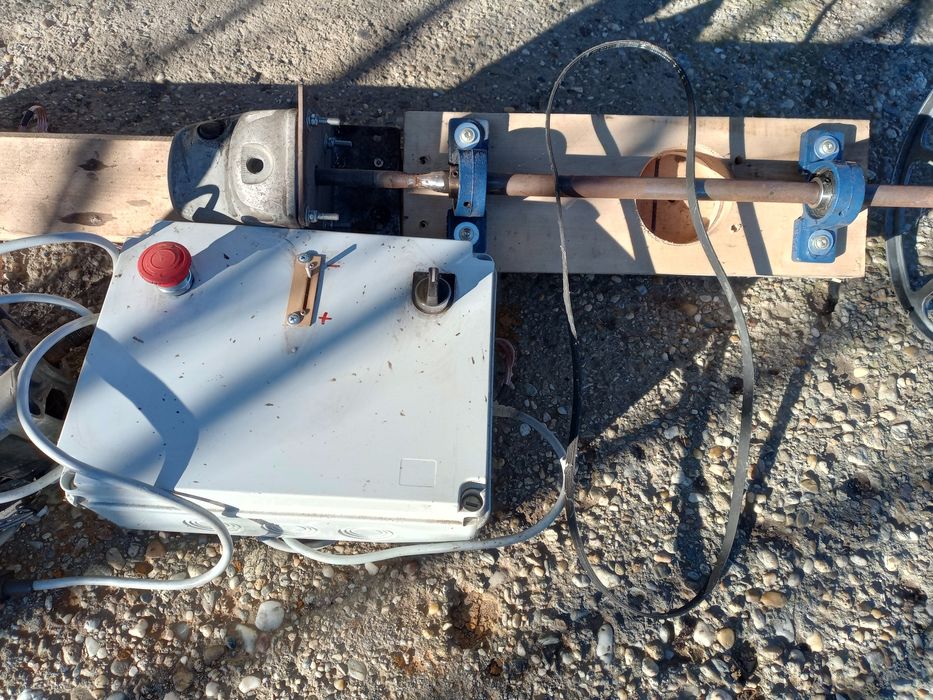 Центрофуга за мед 16 рамки ДБ