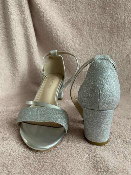 Pantofi cu toc mic de ocazie