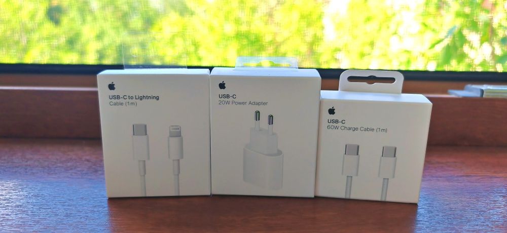 Încărcător iPhone 17, 16 și 15 tip c  fast charge  20w  original ios u