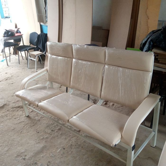 Kutish zallari uchun divanlar