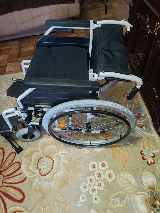 Продам инвалидное кресло для прогулок новое
