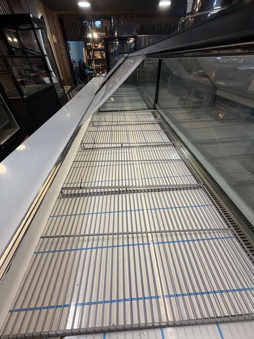 Хладилна витрина за месо и колбаси