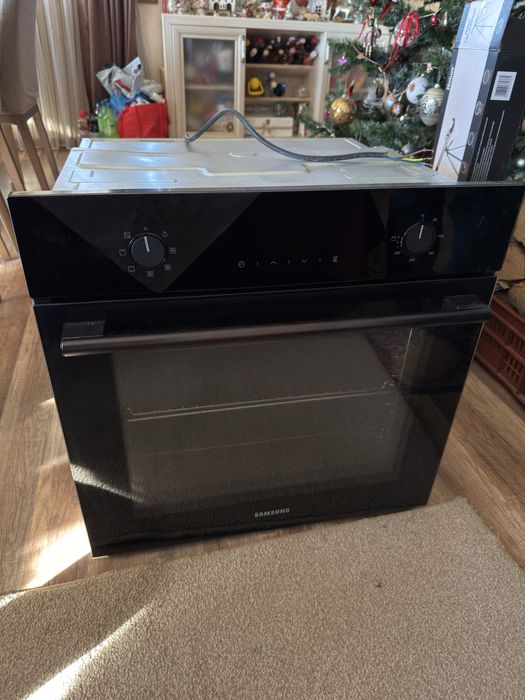 Фурна за вграждане Samsung NV68A1140BK  в гаранция