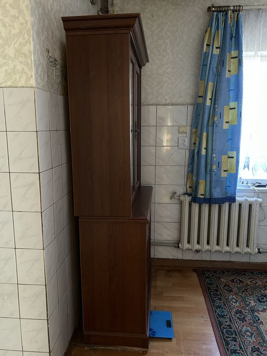 Шкаф-витрина / сервант в классическом стиле