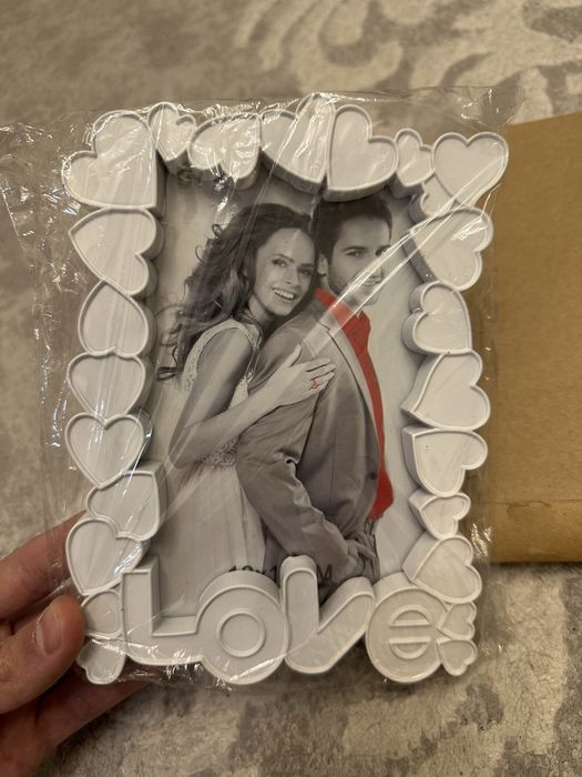 Фоторамка «LOVE» с сердцами