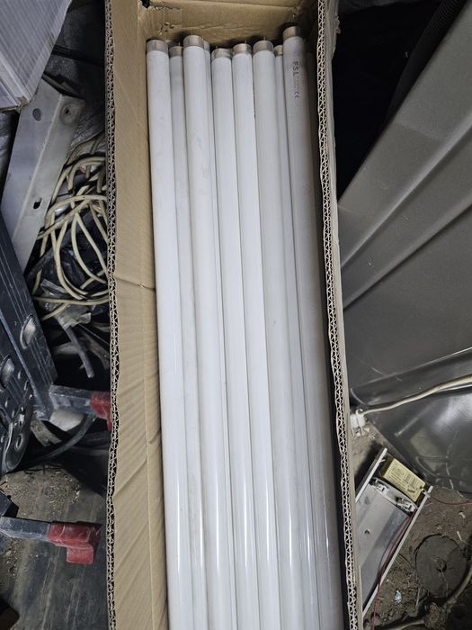 Срочно продам дневной Лампочка рабочий 120 см б/у