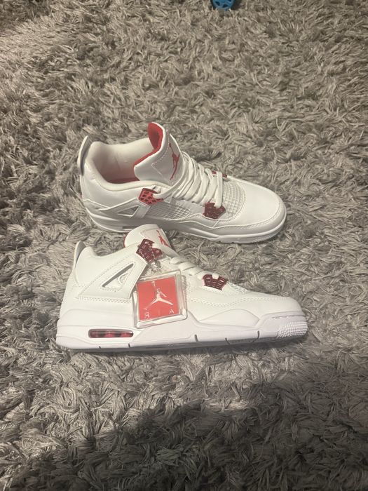 Jordan 4 metallic red marime 43