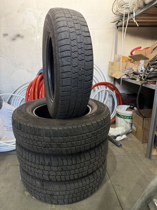 Зимни гуми за бус 205/75/16C - 220лв