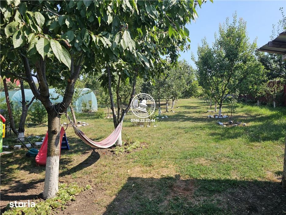Vila 5 camere , 1196 mp teren - Dorobant , Aroneanu