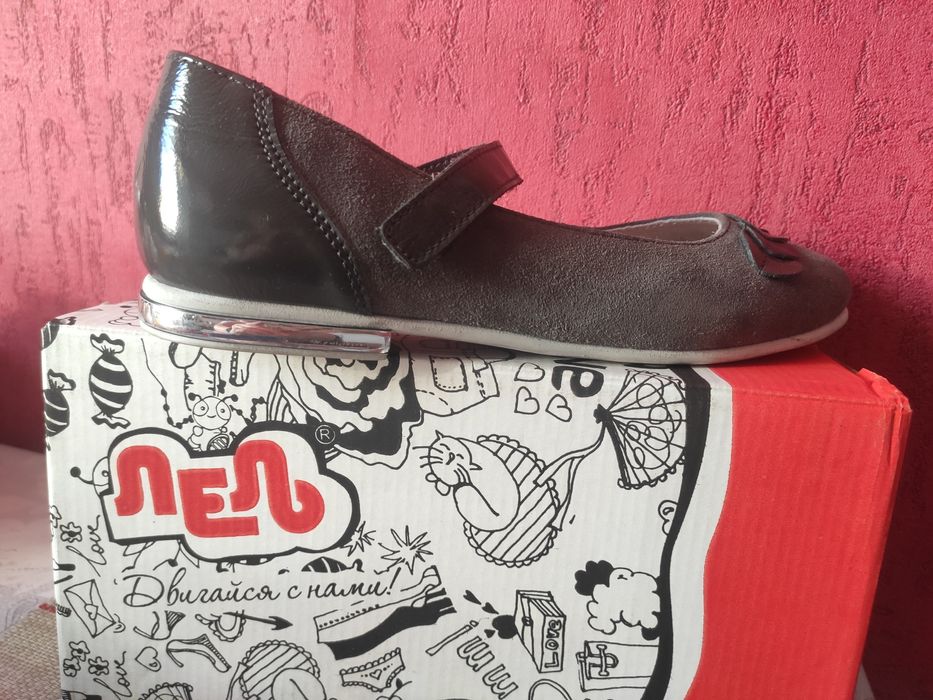 Продам туфли для девочки-подростка размер 37