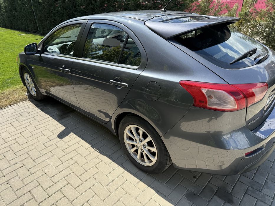Vand sau schimb mitsubishi lancer!