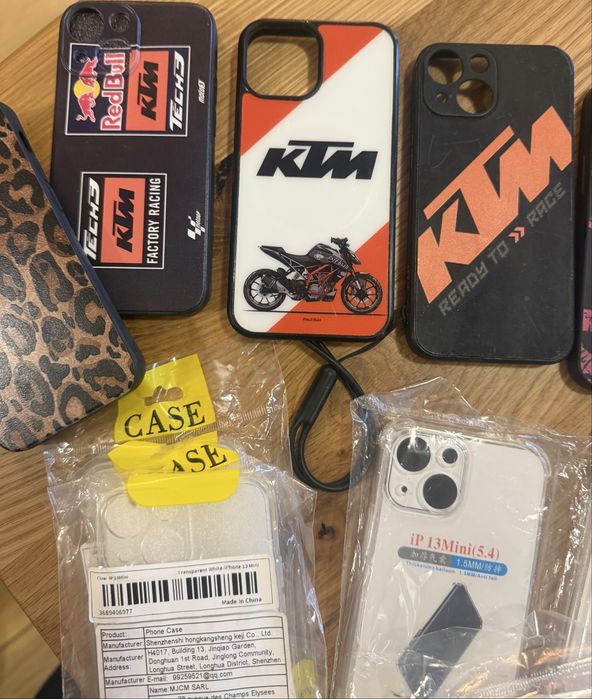 Продавам  калъфи и протектори за iphone 13 mini