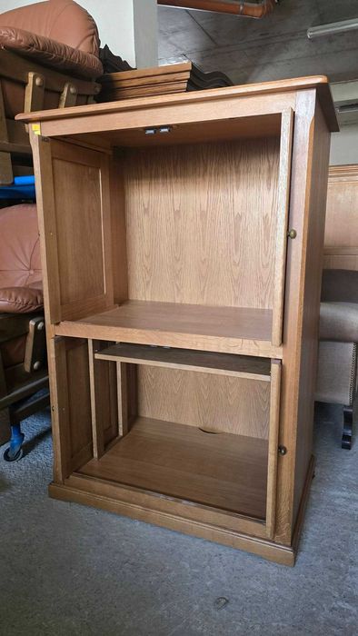 Дъбови витрини, шкафове, библиотеки, внос от Нидерландия