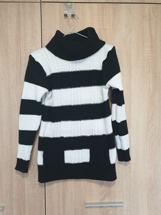 Vand pulovere negre (se vând toate la 50 de lei)