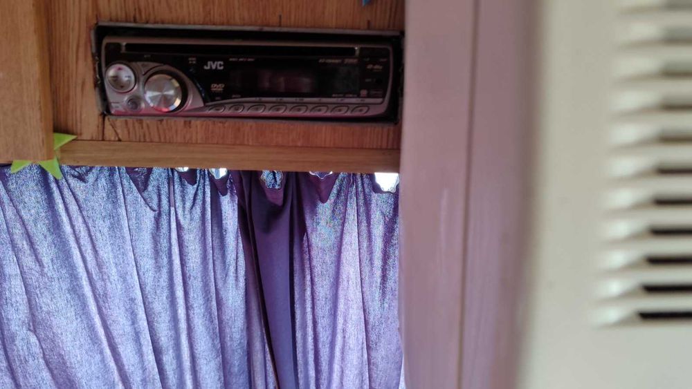 Каравана KIP 4 места 4.3м | Климатик | Солар | Хладилник | Без течове