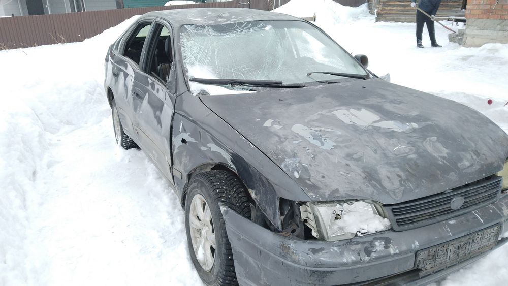 Продам карина е 1995г 1,8