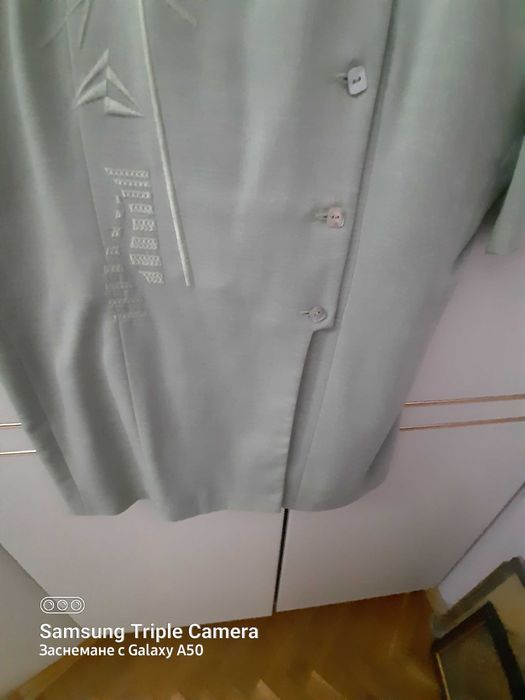 Елегантен дамски костюм