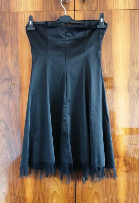 Черна лъскава рокля с пайети