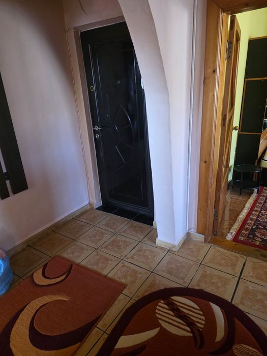 Inchiriez apartament zona Gardu Rosu