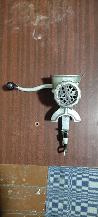 Мясорубка ручная механическая