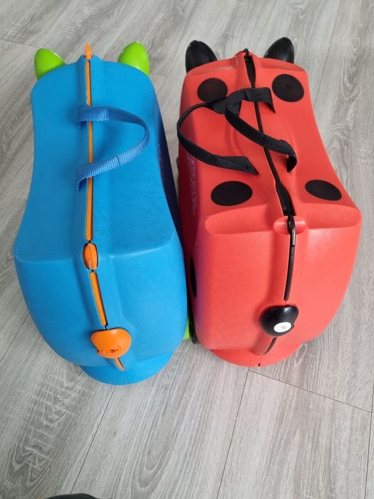 Vand 2x valize Trunky