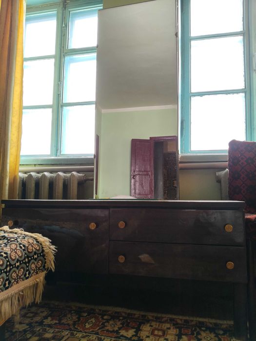 Шкаф-сервант, тумба-зеркало